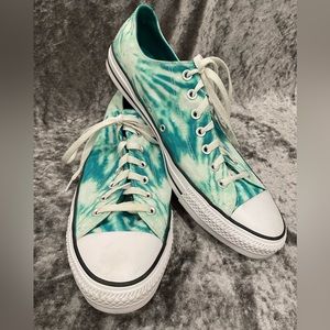 Converse size 13 men’s low tops tie dye green